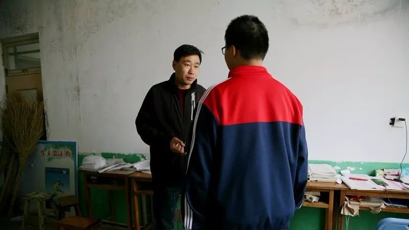 招远二中一班主任的时刻表曝光一天有17个小时在干这些