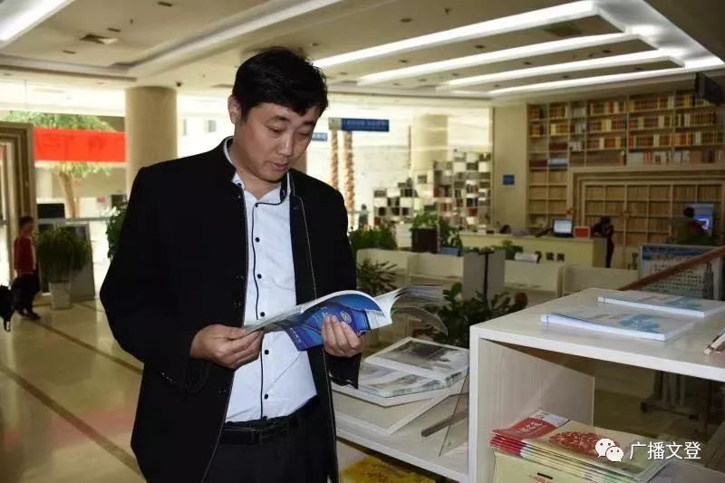 邢海波用笔尖和镜头记录变革和发展