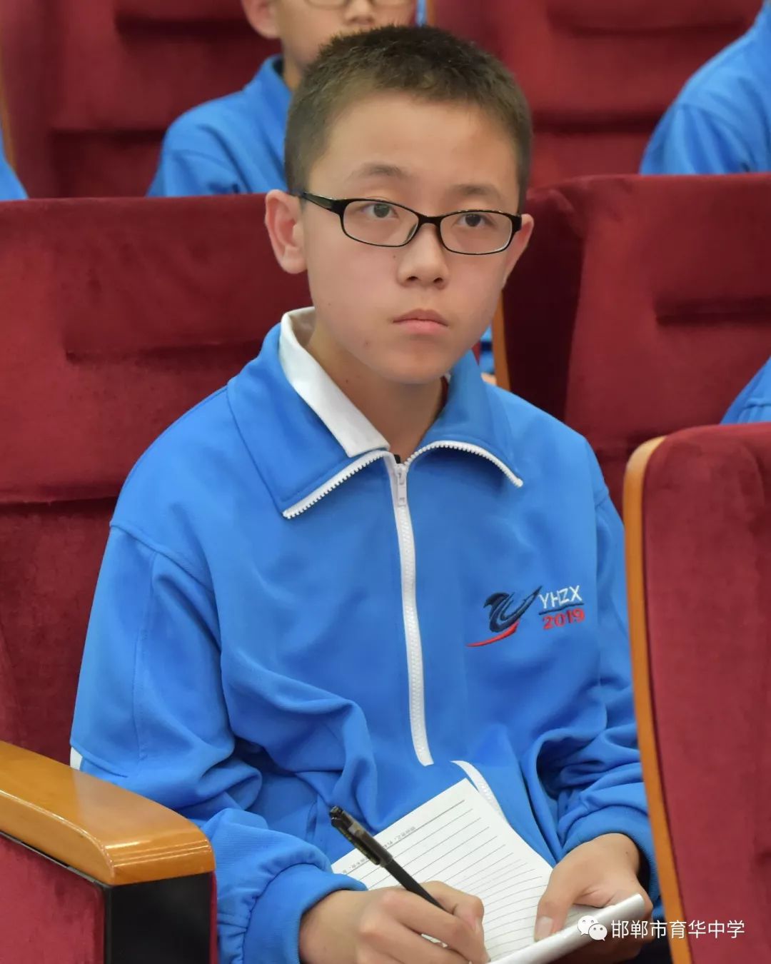 注重消防安全共享平安校园育华中学开展消防安全知识讲座及消防器材