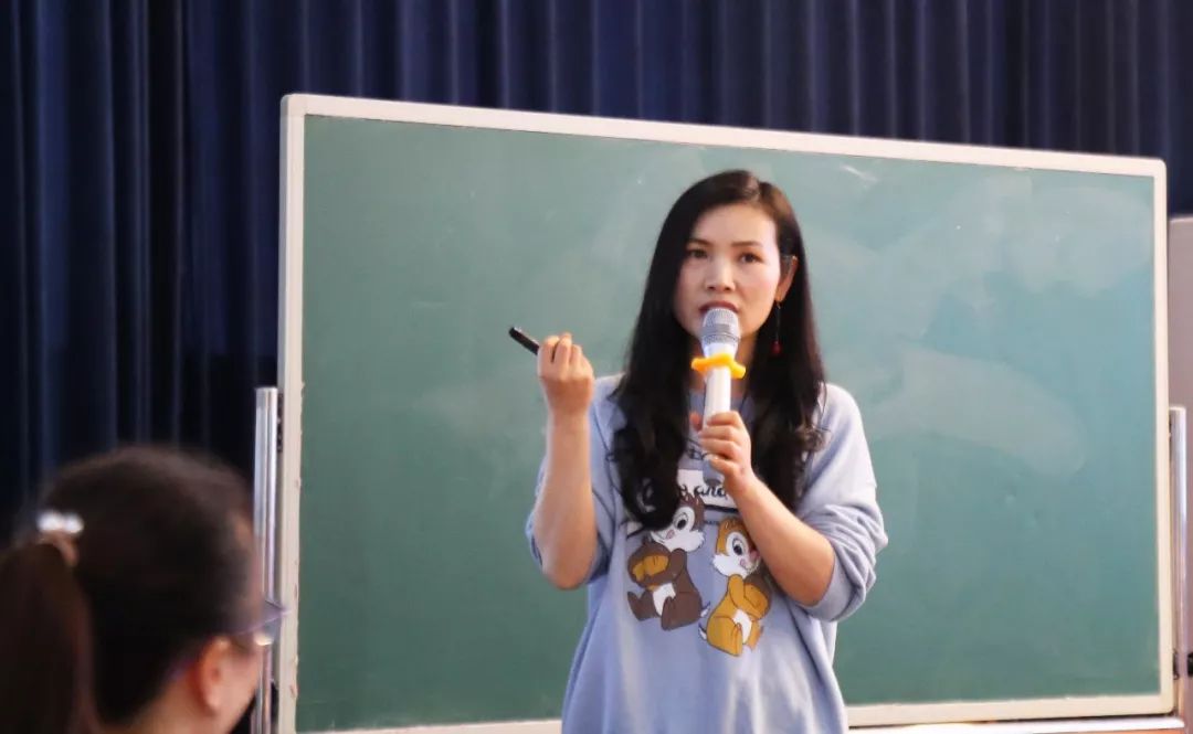 叶晶语文名师工作室的全体成员,都将在叶老师的带领下锐意进取,开拓