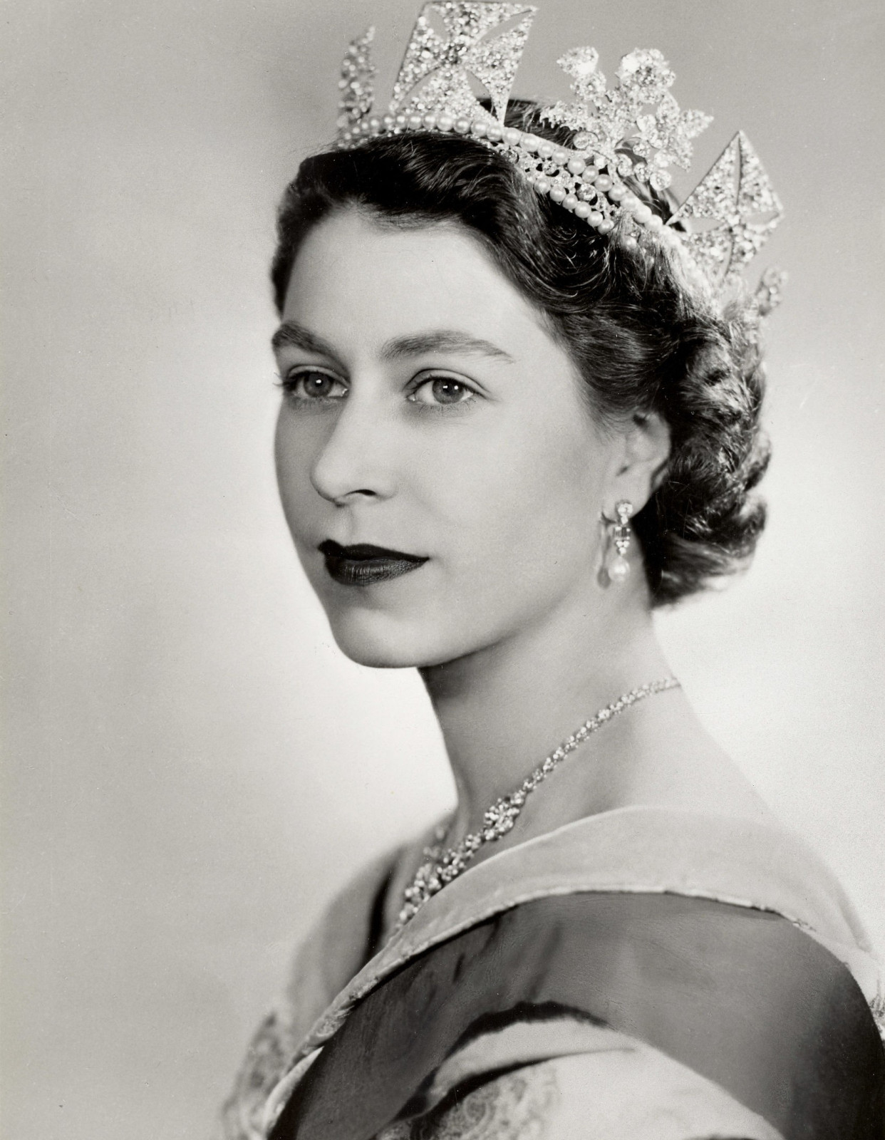 伊丽莎白女王二世年轻时的照片每一张倩影极具经典看完惊艳