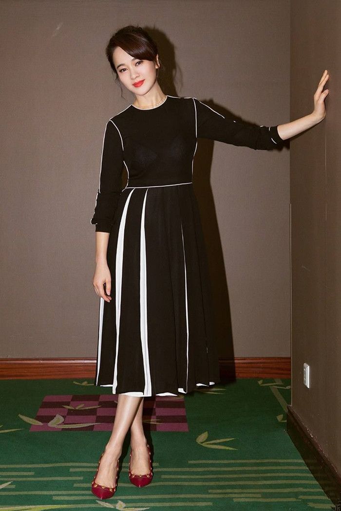 原创左小青不愧是"中国式"的美女,就算发福和明显的颈纹仍优雅知性