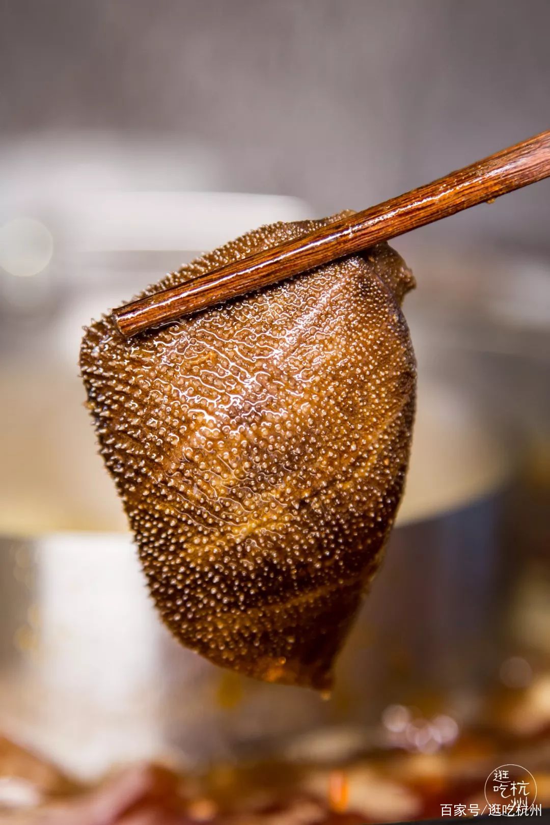 九尺鲜鹅肠鲜鹅肠是川渝火锅的必点菜品,也是"火锅四宝"之一,店家把