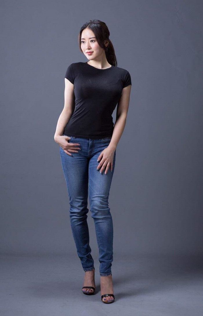 原创左小青不愧是"中国式"的美女,就算发福和明显的颈纹仍优雅知性