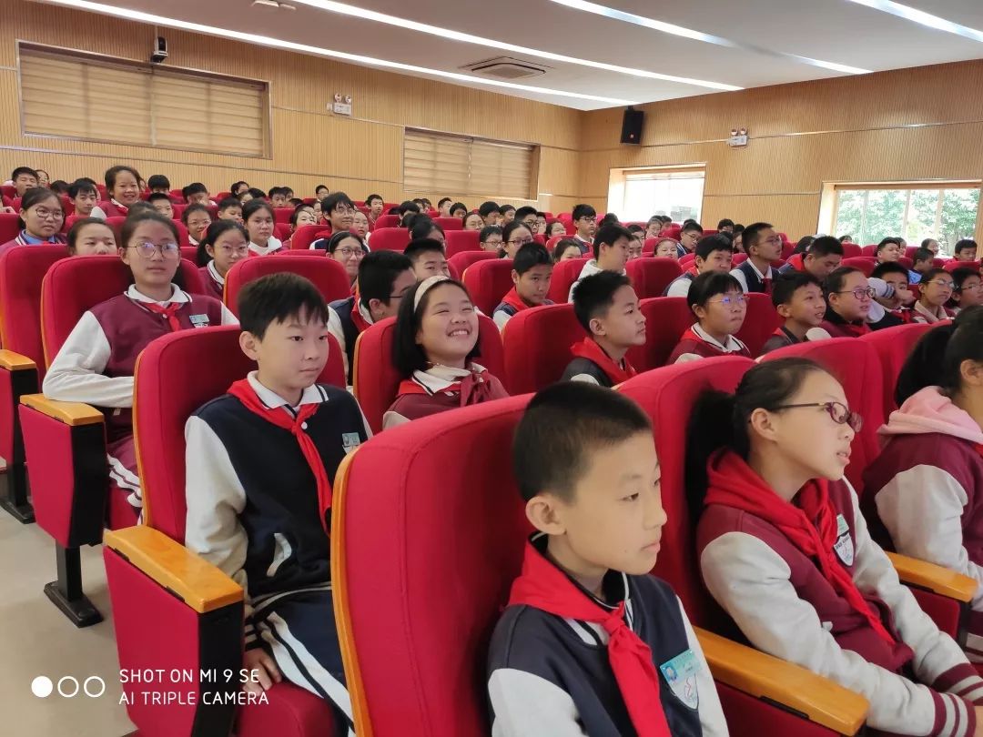 健康乐学爱国防科学做追梦少年苏民学校举行七年级学生国防教育专题