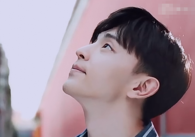 《上新了故宫》花絮,邓伦回故宫"摸石榴",小手肉呼呼实力抢镜