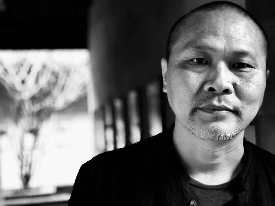 北岛原名赵振开,生于北京,祖籍浙江湖州,香港中文大学讲座教授.