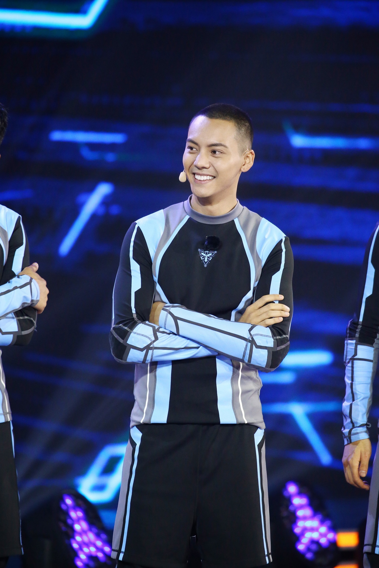 陈伟霆和黄景瑜组成的"对a组合"也在首期节目中迎