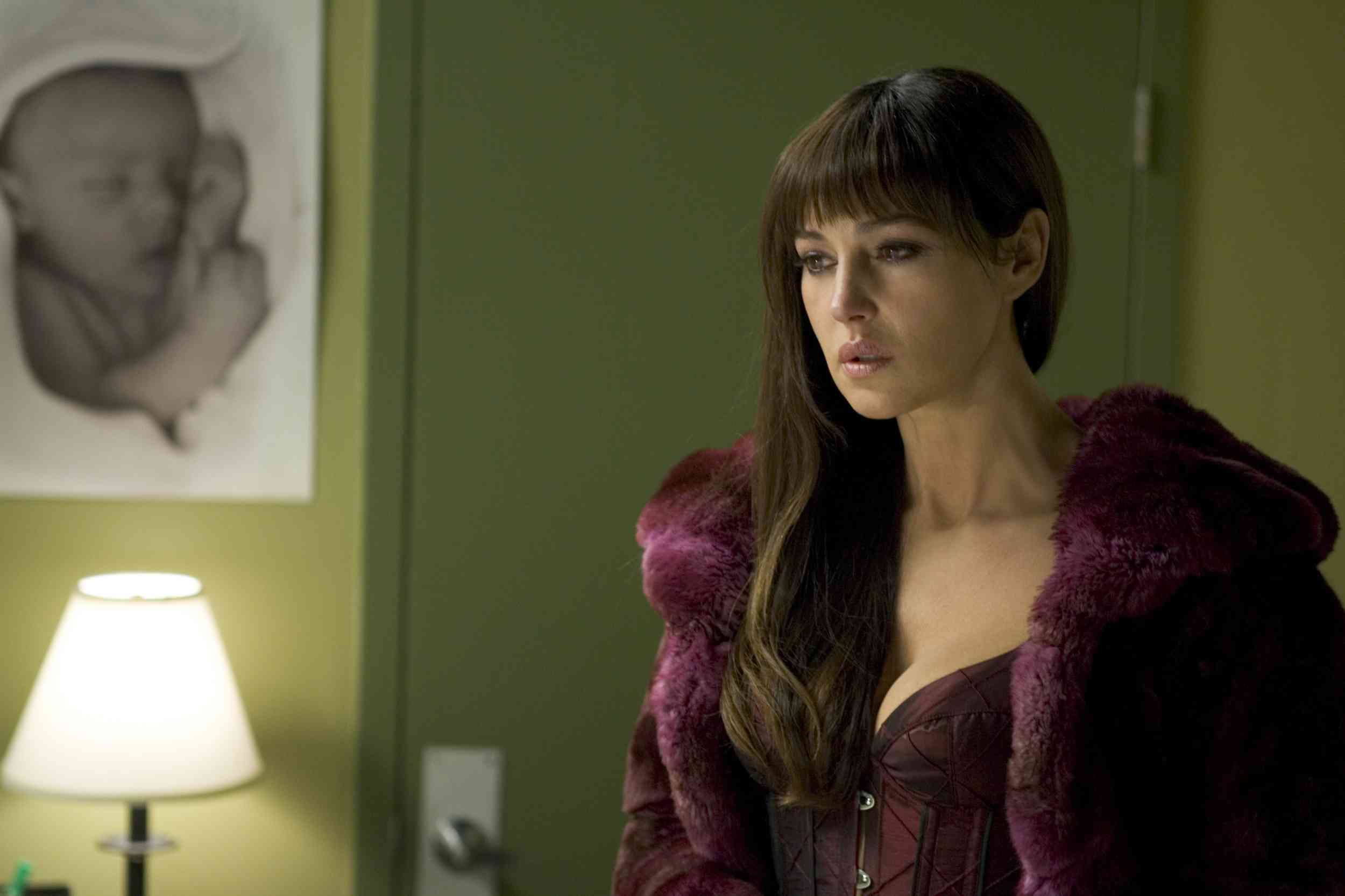 莫妮卡贝鲁奇很牛,美艳自然是不用说,因为扮的是女支女,更加美艳,牛的