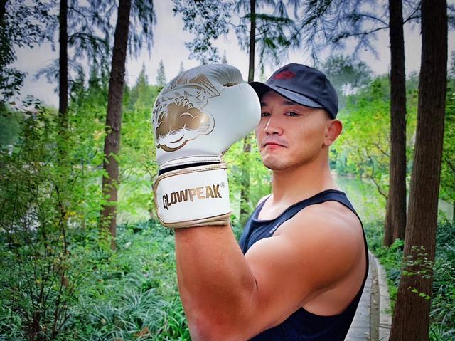 原创武僧一龙大秀二头肌欲重返拳台,团队警告喷子:是非黑白不能混淆