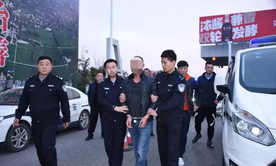 扫黑涡阳老美涉恶团伙案覆灭记街头持枪杀人黑老大火拼12年潜逃终于