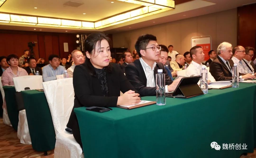 论坛期间,威海市环翠区区委常委,副区长王大治介绍了铝精深加工产业园