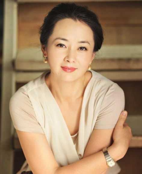 张国立前妻近照,素颜出镜有气质,却是张国立一生的愧疚?_邓婕