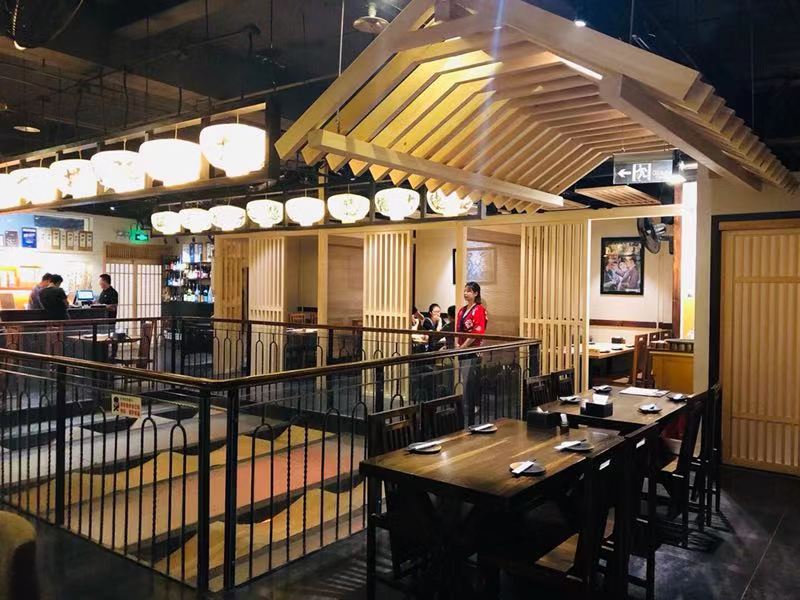 大德酒场的招牌菜色,一抹清新之色也给文艺的餐厅之内平添了几分盎然