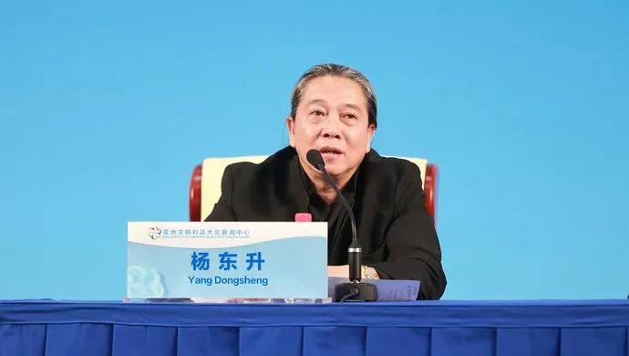 "春晚,对于杨东升来说并不陌生,他38年的工作生涯与春晚密不可分.