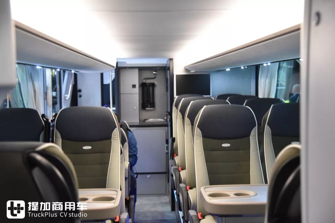 这是目前最高端豪华的大巴尼奥普兰最新款skyliner旗舰客车实拍