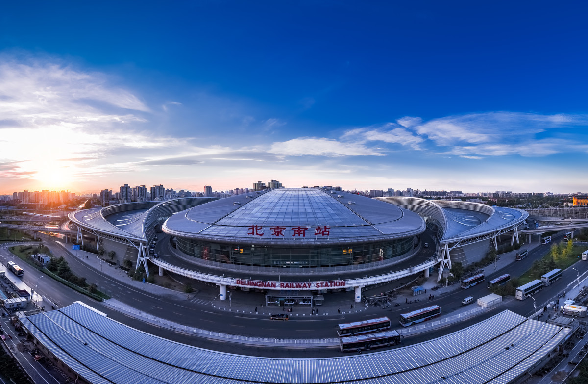 北京最强的一座高铁站,拥有13台24线站台规模,2条地铁线对接