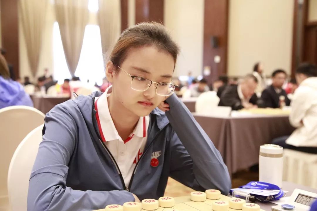 四智会象棋比赛在衢江开棋首日战况激烈专业女子组仅党国蕾左文静连胜