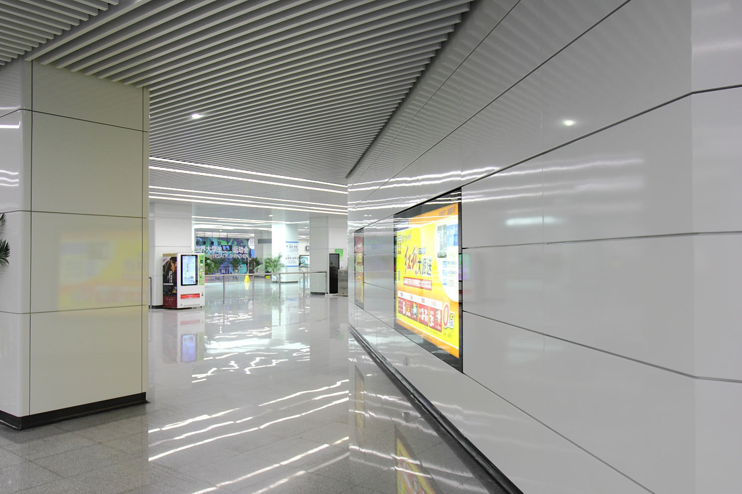 中国最大地下火车站相当于21个足球场耗资40亿设有36个出入口