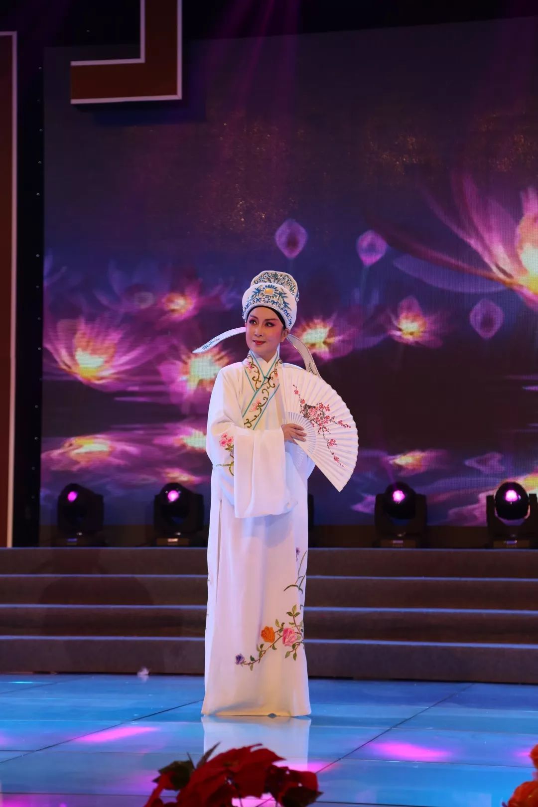 过之红老师基功扎实,唱做俱佳,表演婉约不失内涵,冷静不失爆发力,端庄
