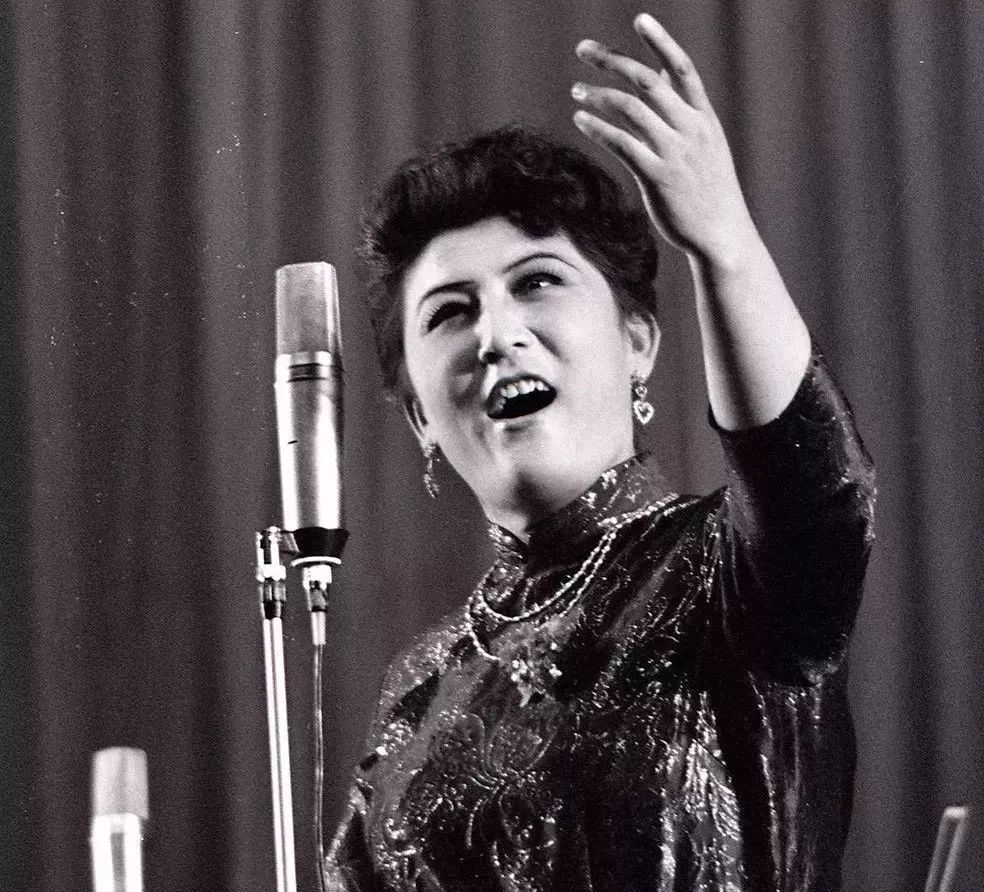 著名女中音歌唱家【1979】德德玛21978年,青卓力克参加了与改革开放