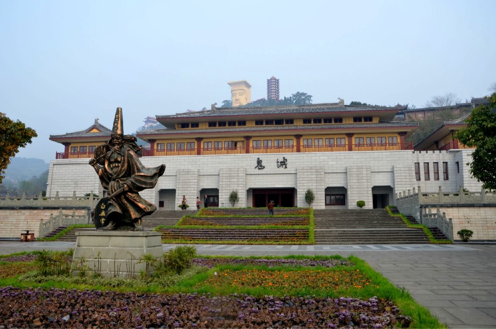 中国这座近两千年历史的"鬼城",白天人山人海,夜里却没人敢去