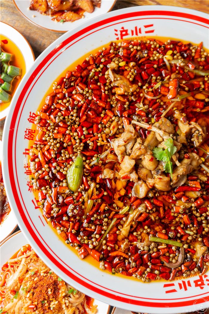 200的沸腾牛蛙上桌会爆炸人均30就能吃