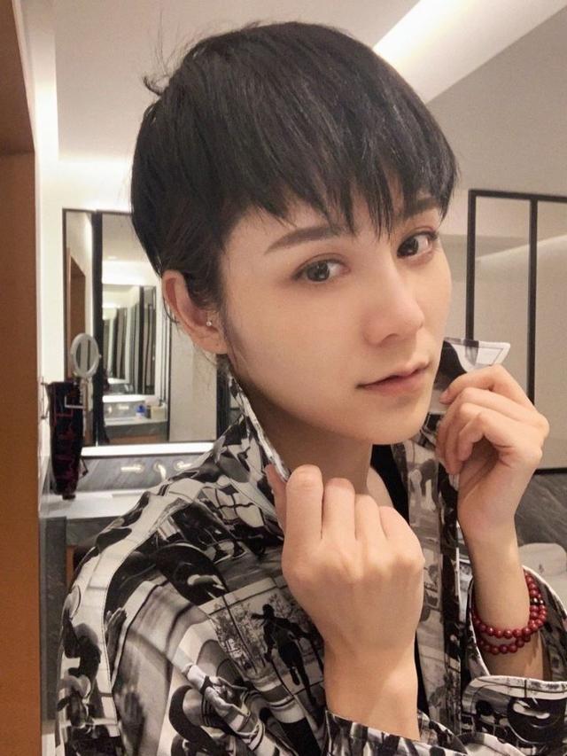 张馨月晒短发照撞脸男友林峰侧脸一模一样这是传说中的夫妻相
