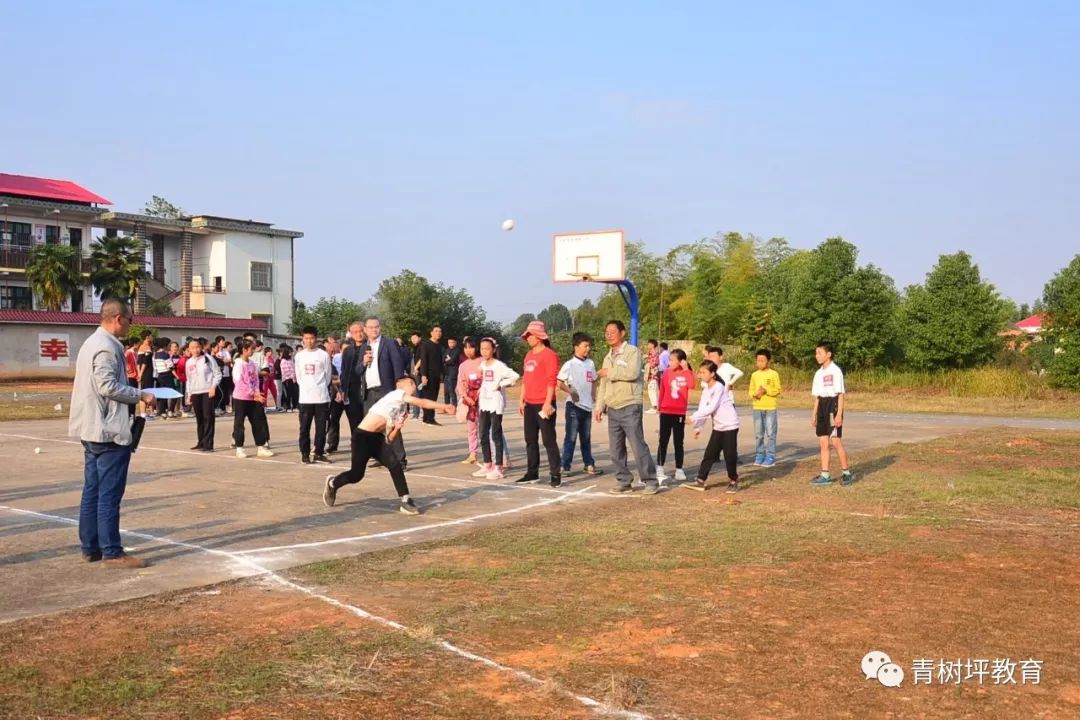 青树坪镇中心学校:举行第27届"跃进杯"中小学田径运动会