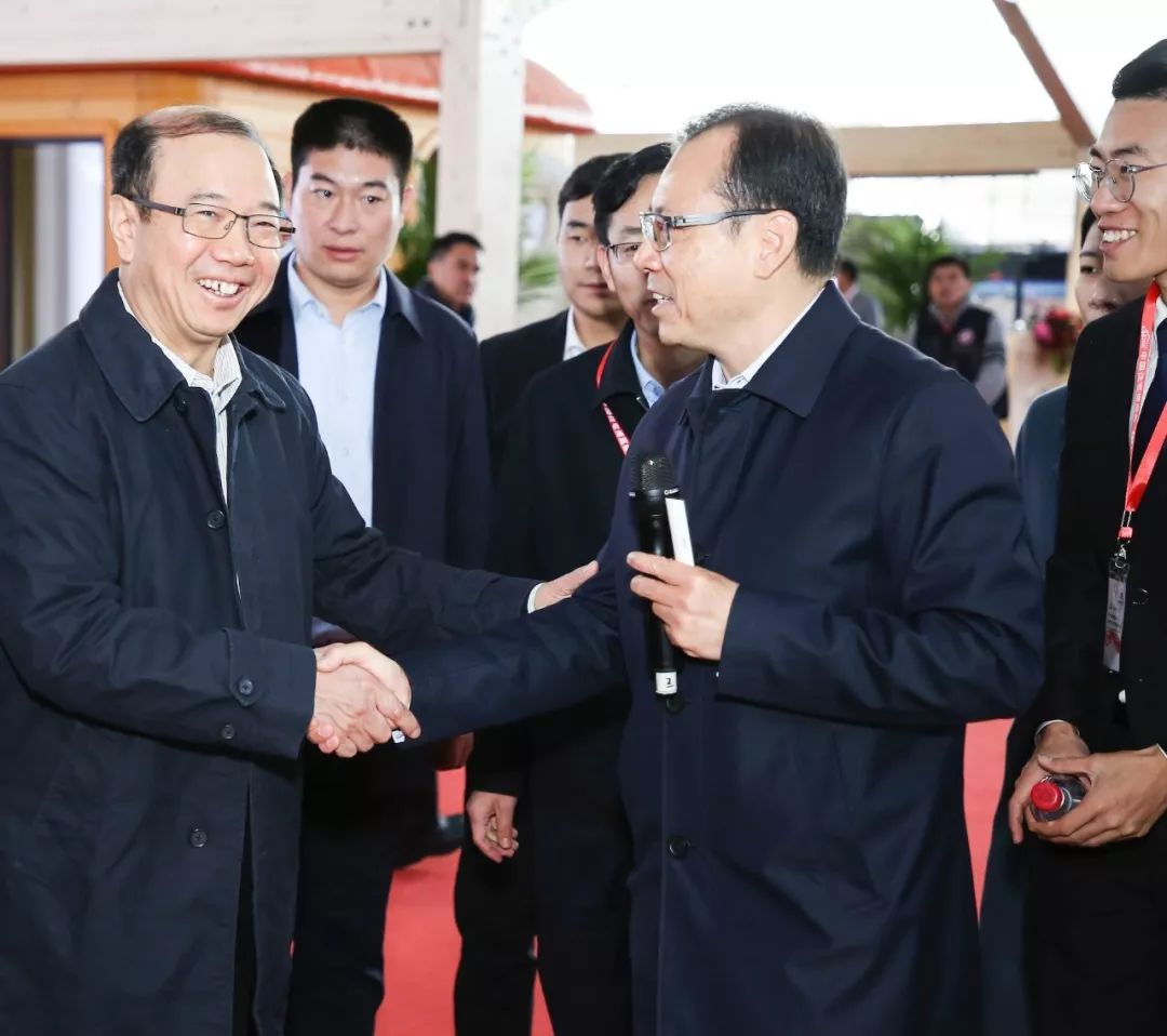 住博会第2天丨住建部副部长易军亲临三一筑工展台,现场精彩不断!