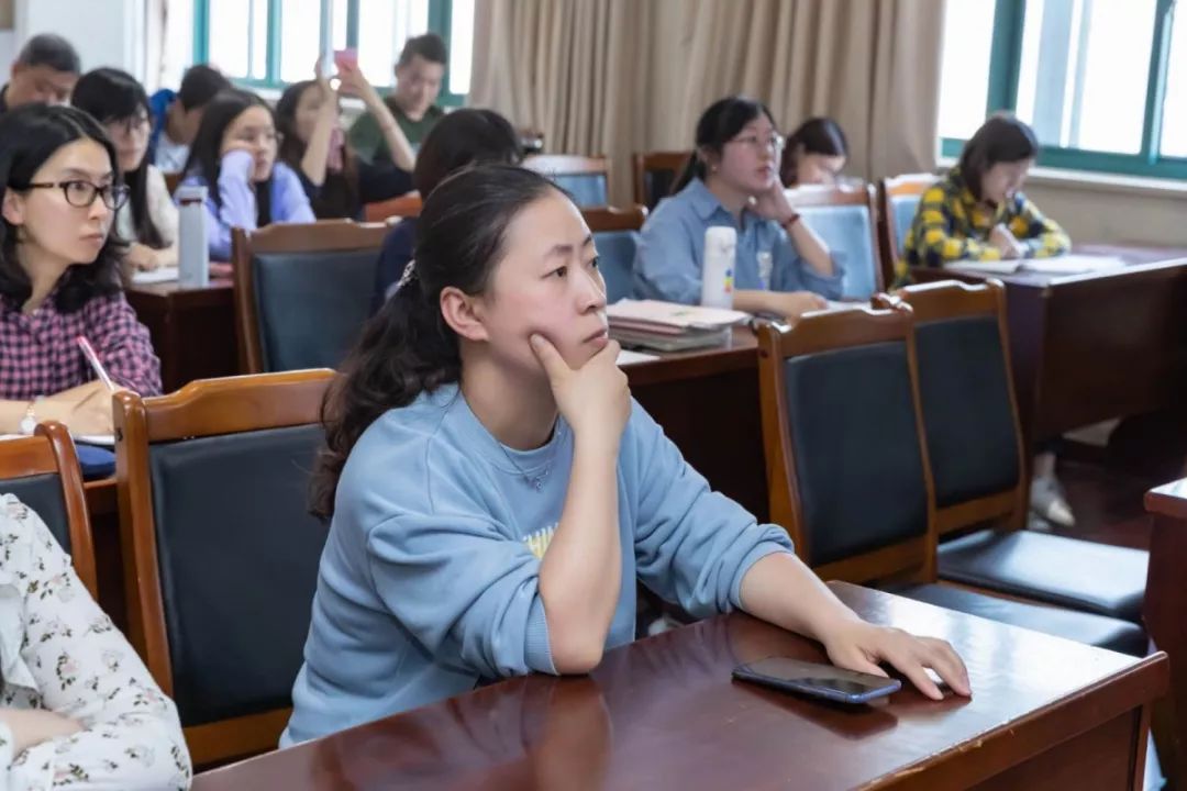 师德师风闵行中学韩海坤站好岗守好业