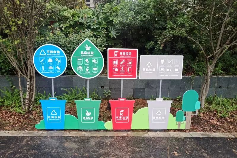 此次垃圾分类行动中,保利物业积极配合当地相关部门进行垃圾分类宣传