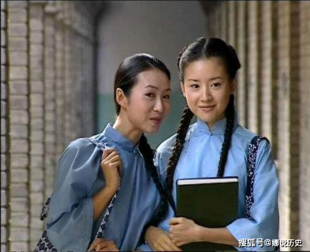 在文树新上学期间,她对一位名叫杨晦的老师深深着迷.