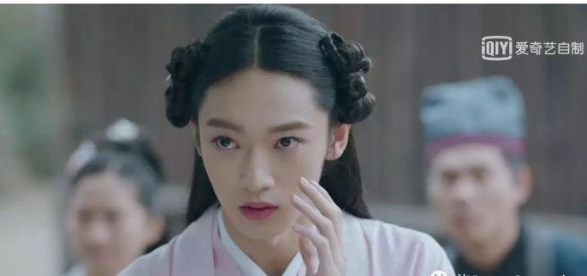 不要问这小菇凉是谁,他没有走错片场他就是江湖人称"夏怼怼",暗藏女装