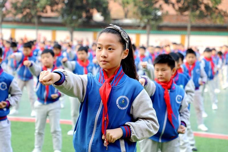 潢川县逸夫小学隆重举行第二届"雏鹰展翅"武术操比赛