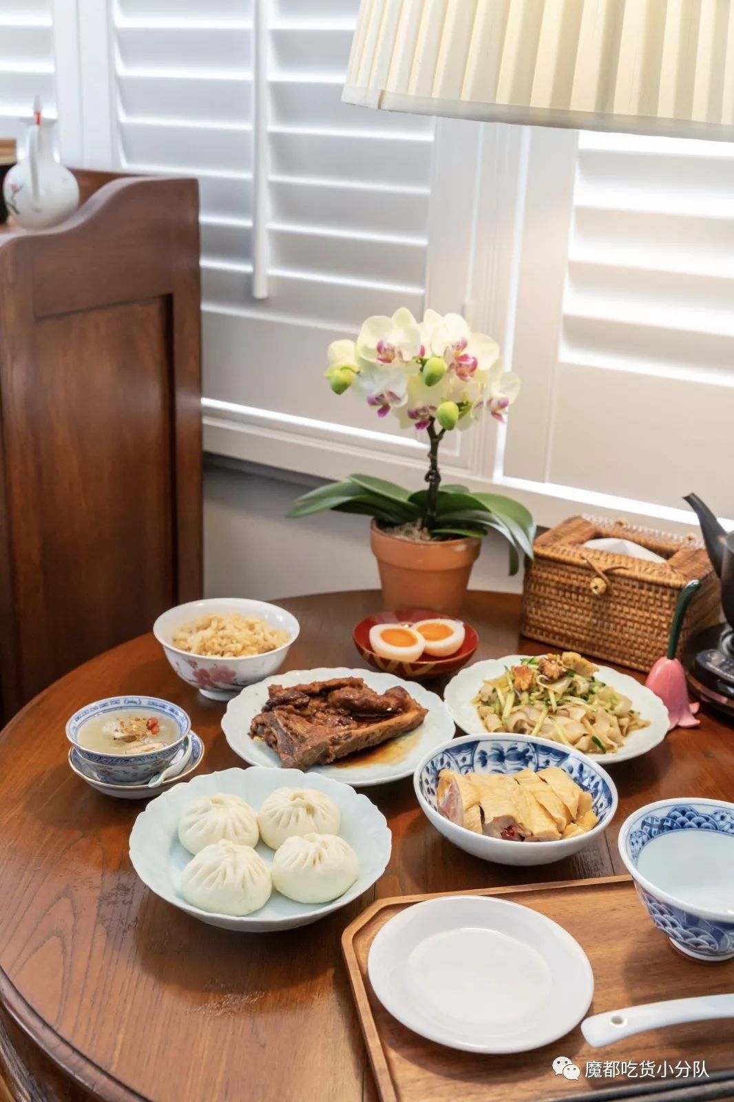 老洋房客厅饭店摇铃吃饭