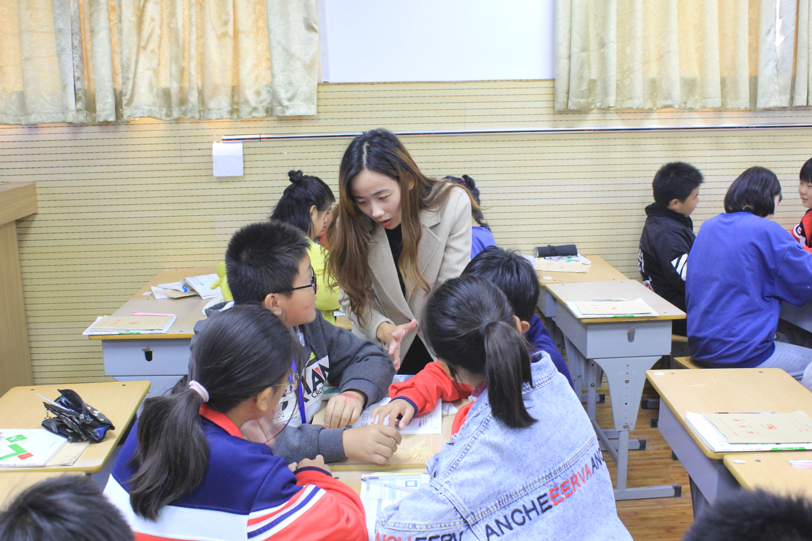 1扬帆起航正当时青年教师展示课 2在自主课堂的教科研上,侯寨二中同样