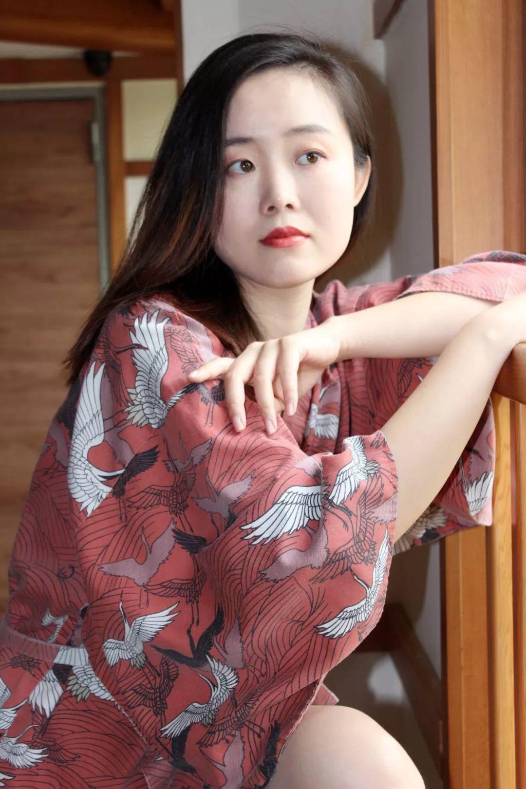 女嘉宾:深圳 | 91年 | 162 | 文艺爱自由的爽朗女孩