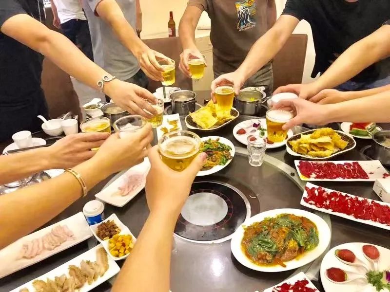 广西有人喝酒出事了同桌3人成被告你还敢这样做