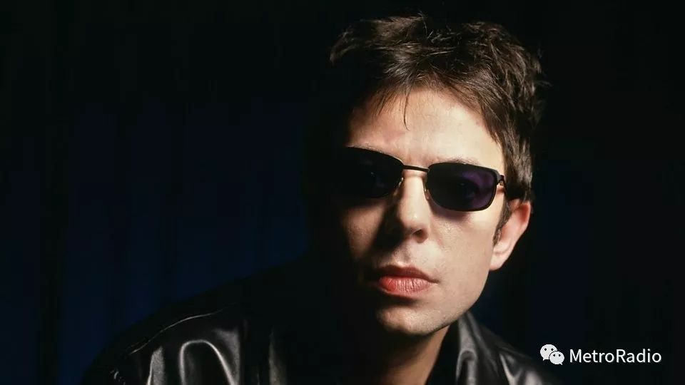 当时乐队备选的名字还有the daz men,glisserol以及the fan