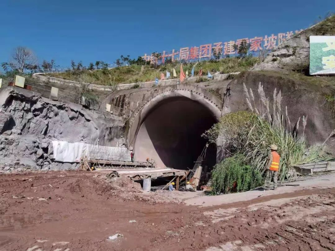 郑万高铁奉节草堂隧道传出最新消息!