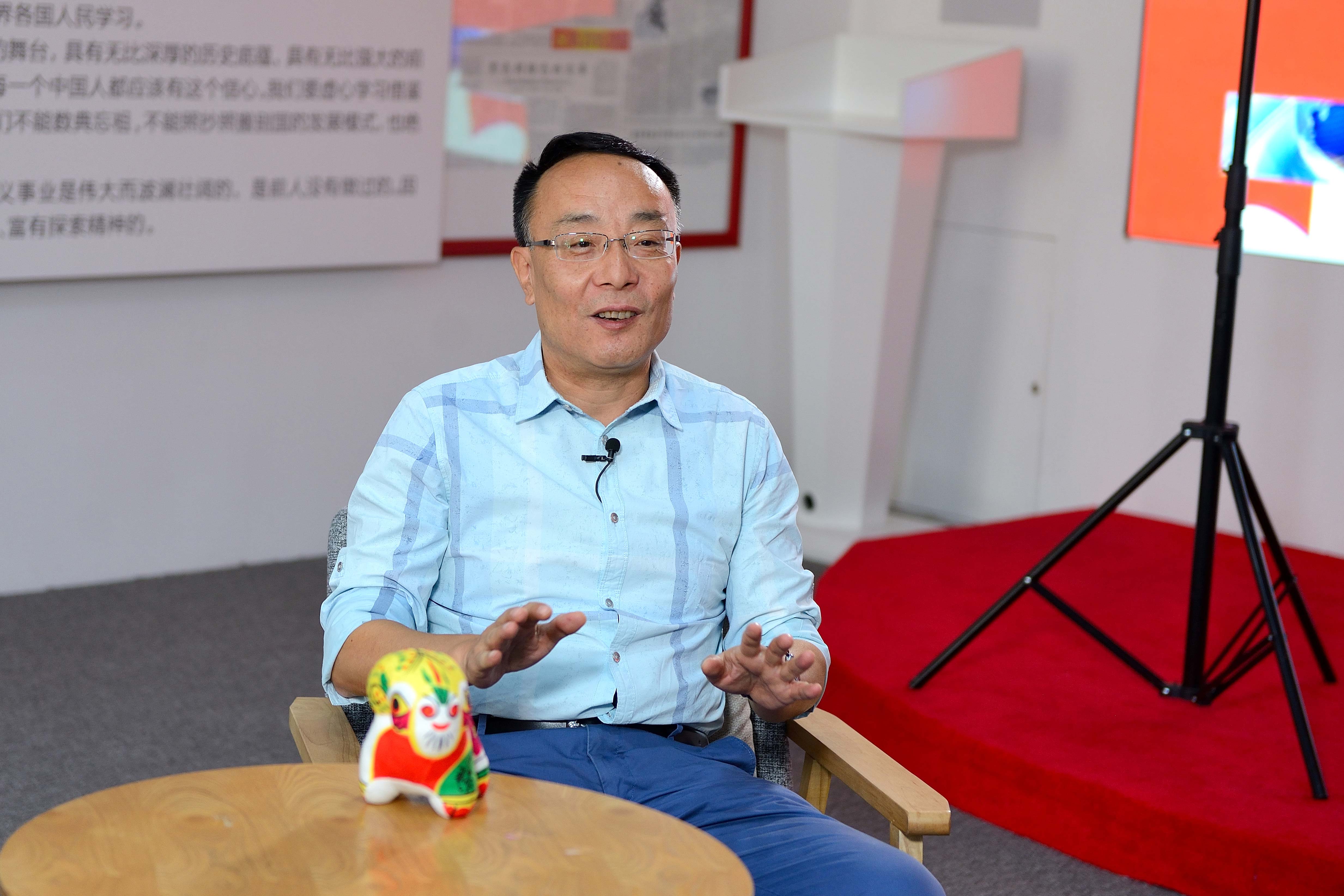 王东:体育记者是小时候的梦想 30多年从没有厌倦