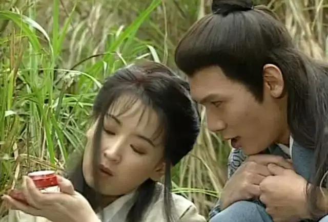 情窦初开的聂小凤原本天真烂漫,忘却血海深仇,本以为能和罗玄度此一生