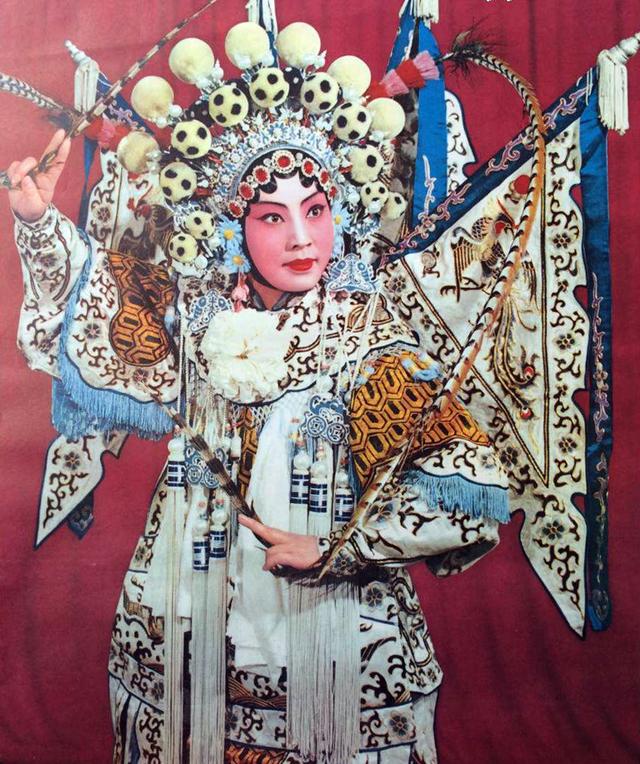 美丽的李炳淑70年代演龙江颂中江水英成偶像如今77岁好优雅