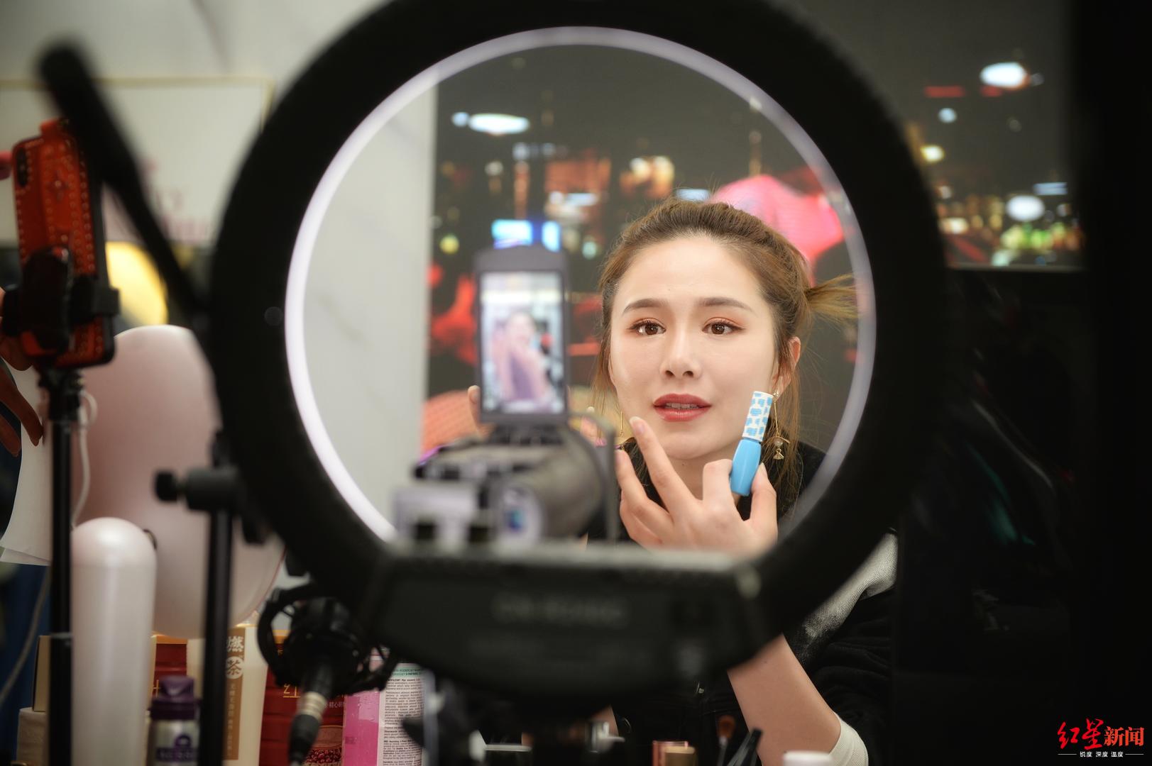 "带货女王"大英子冲击5个亿目标:备战双11,连打盹都在工作