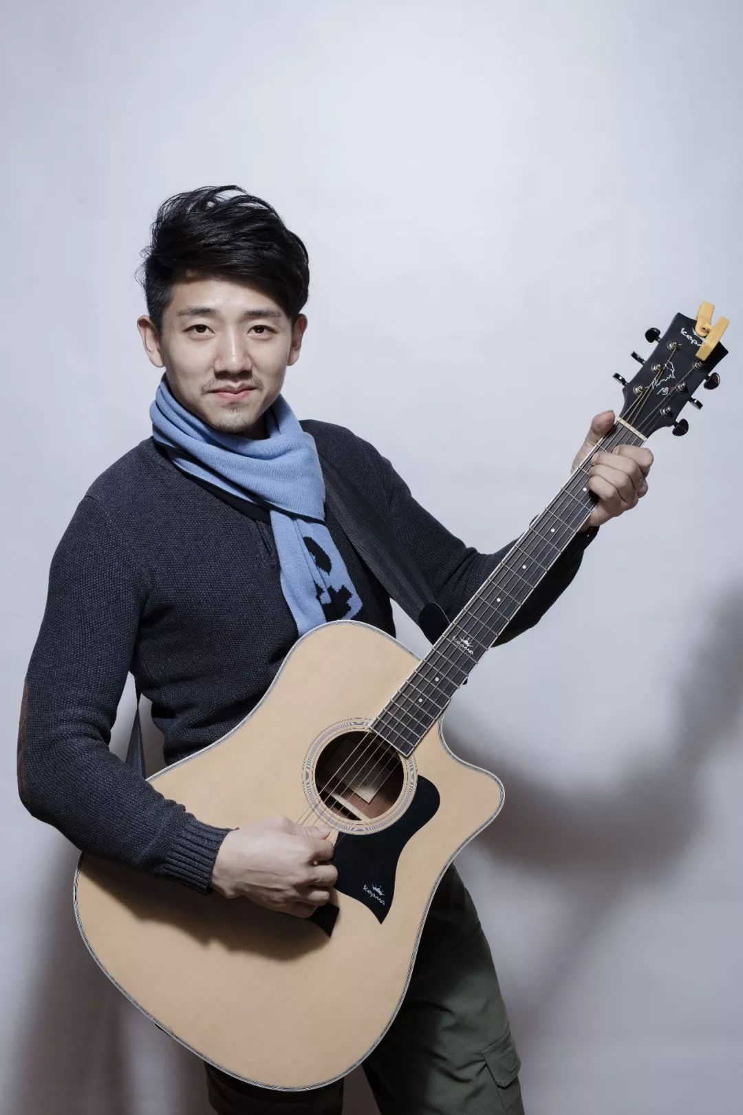 嗨,我是代代,今晚我邀请到「演员李仓卯」,一起分享著名作家邱华栋的