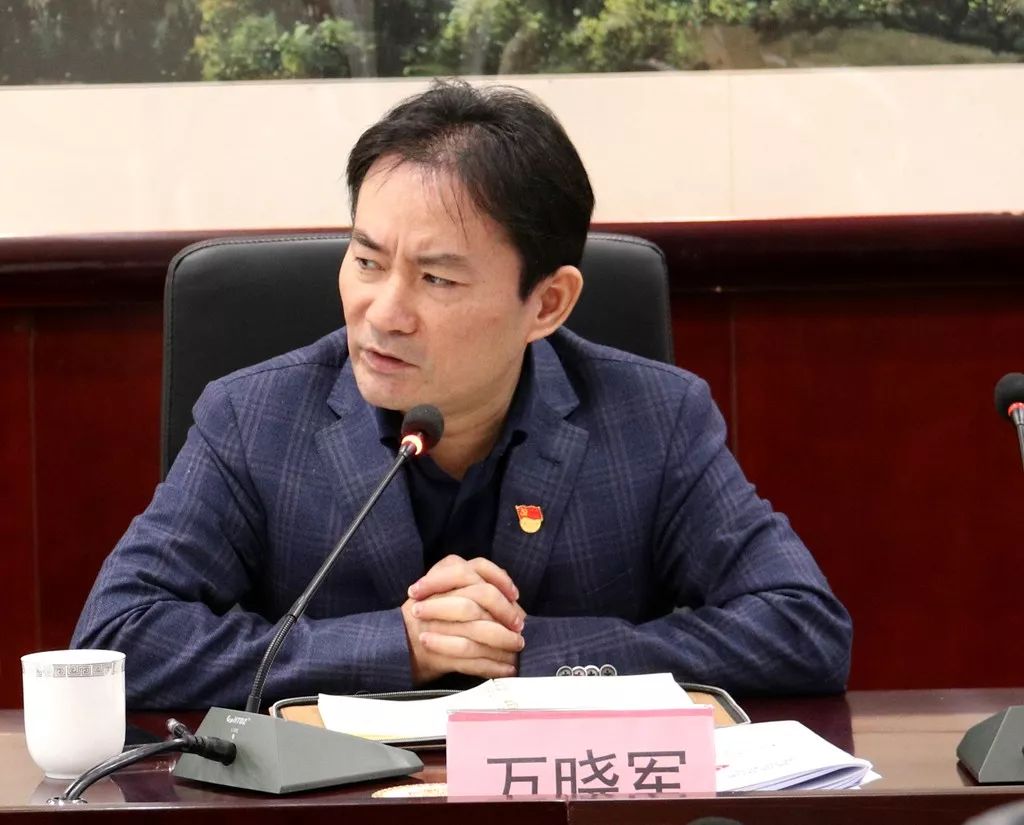 会议最后,服装城管委会主任,莫城街道党工委书记万晓军作总结发言