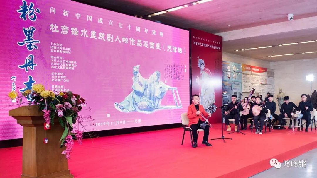 著名琴师,京胡演奏艺术家姚利演奏京剧曲牌《小开门》拉开了本次开幕