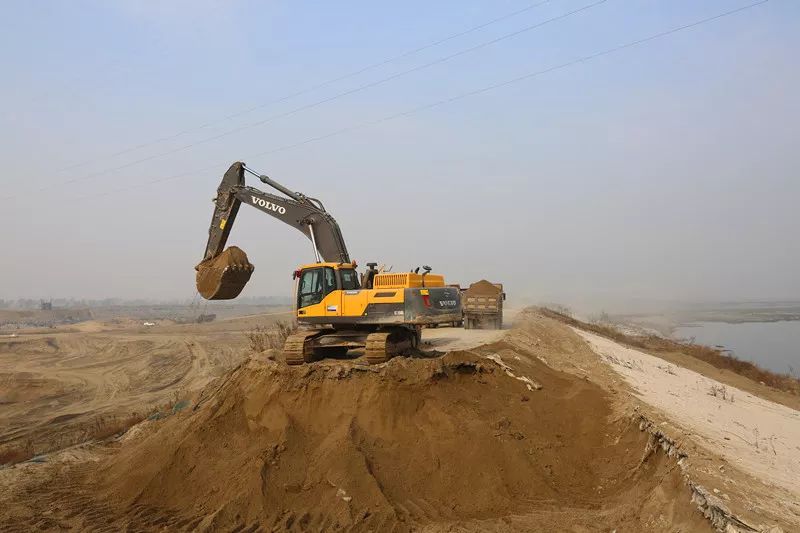 雅口枢纽工程一期围堰开始拆除