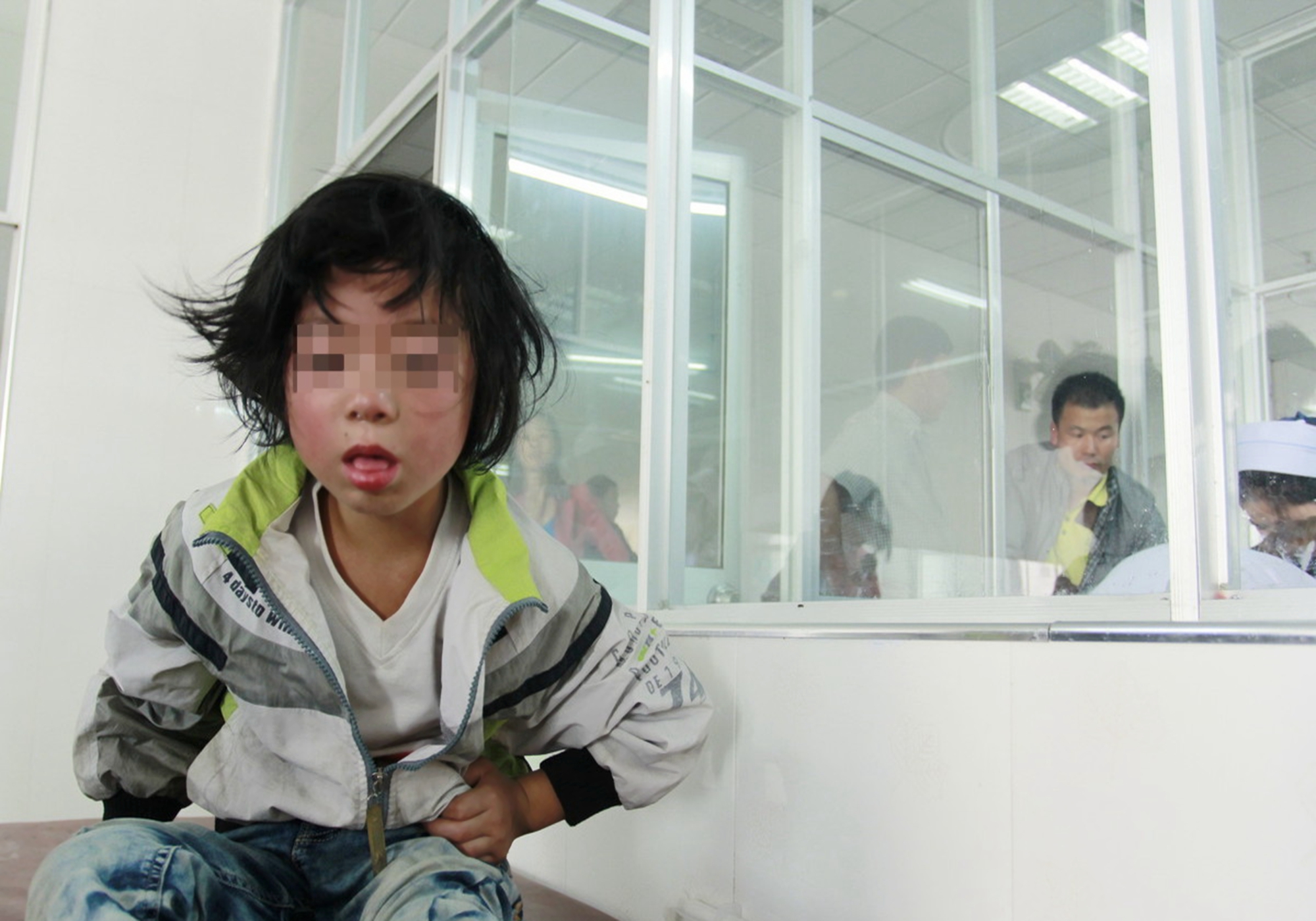 3岁孩子食物中毒奶奶一个举动救娃一命医生比我还高明